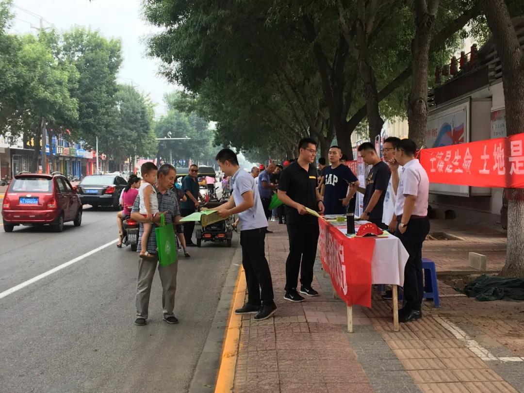 副市长上街搞宣传？有图有真相！