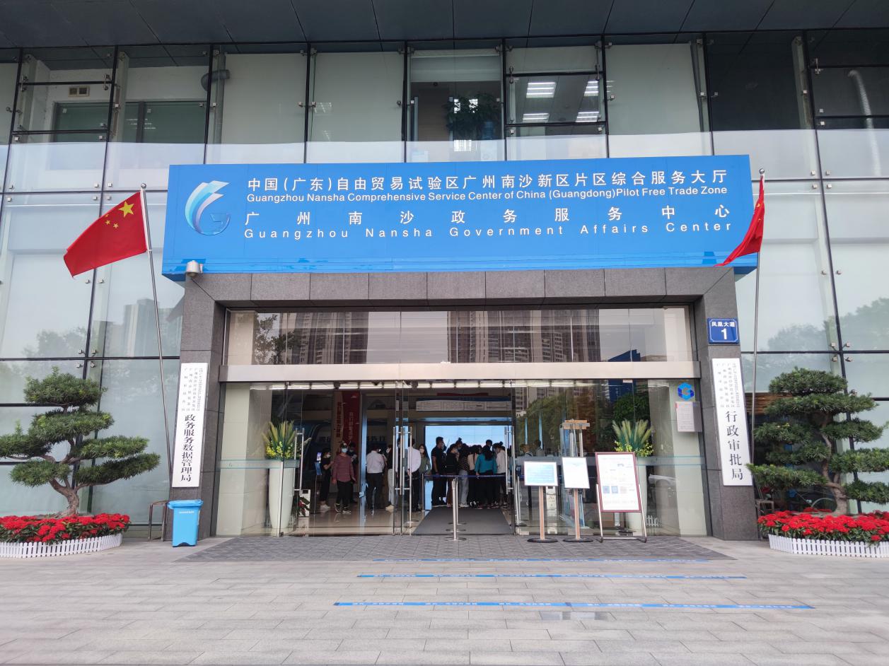 证照一站式办理还包邮！为了方便企业群众，这个政务服务中心拼了