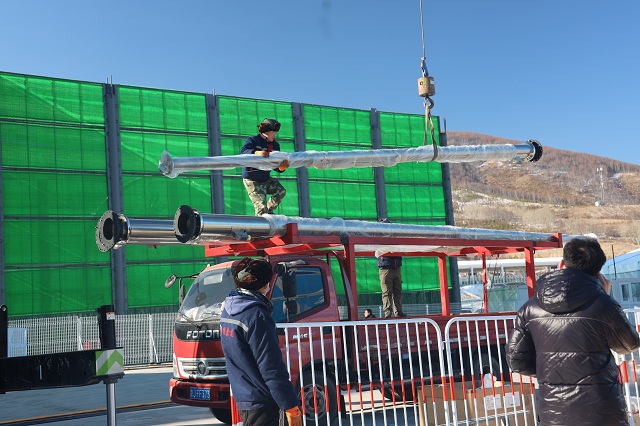 冬奥会前，公司加紧旗杆运输进场.JPG