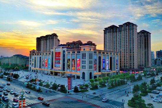 曲阳县项目建设之一宜佳旺广场。赵明轩摄