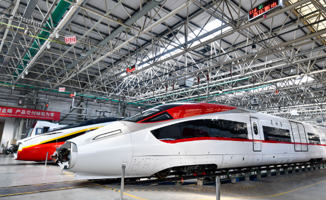 中车唐山机车车辆有限公司内的高铁列车生产线。 赵亮摄