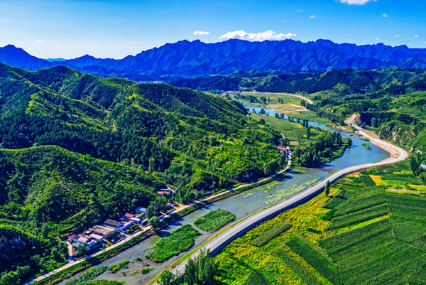潮河两岸风光。师有瑞摄