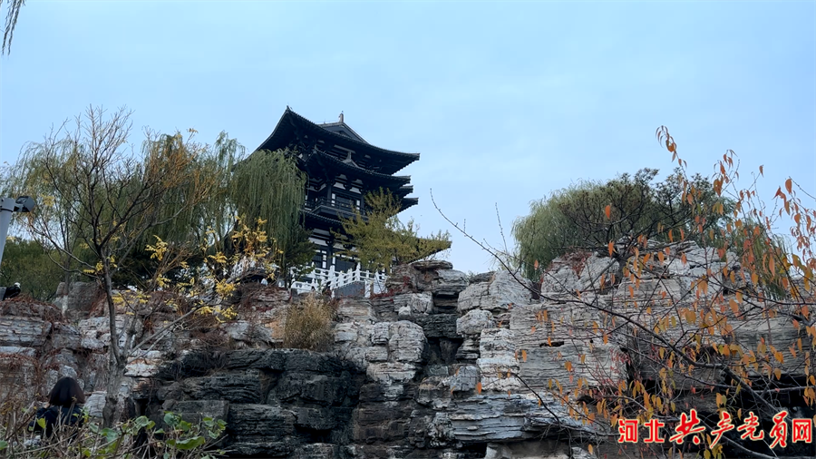 南湖景区的龙山阁。韩冠豫摄