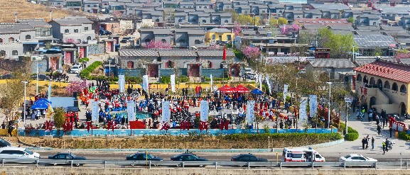 大棚、光伏、夜经济——“搬迁村”增收蝶变“幸福村”