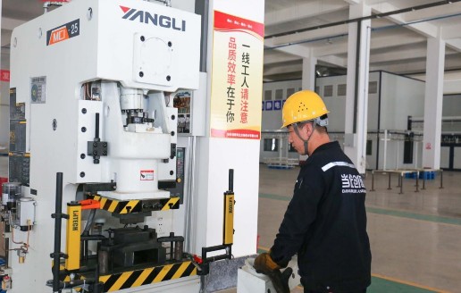 定州：壮大新质生产力 点燃发展“新引擎”