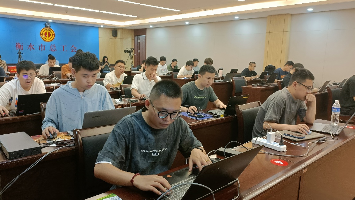 谁让AI更“听话”？衡水市人工智能训练师同台“PK”