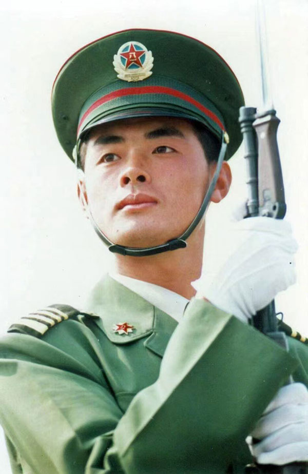 关小龙照片0.jpg 关小龙照片0.jpg