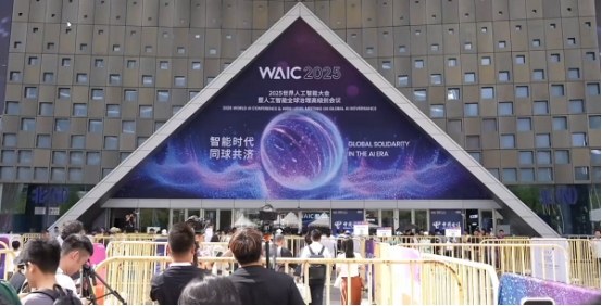 梅卡曼德（雄安）机器人亮相2025世界人工智能大会
