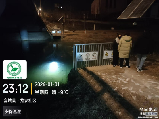 -9℃冬夜，他纵身跳下冰河救人太暖心！