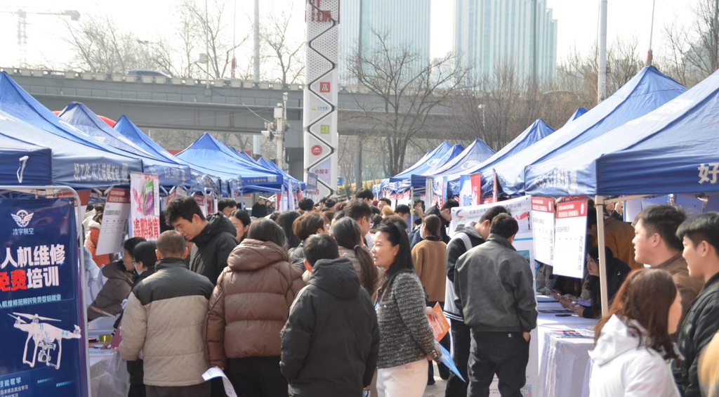 冀时评丨一场场“双向奔赴”，让“春风行动”更有温度